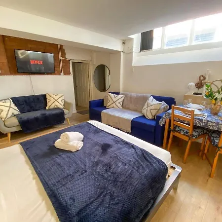 City Centre Beautiful & Cosy Studio Apartment-2